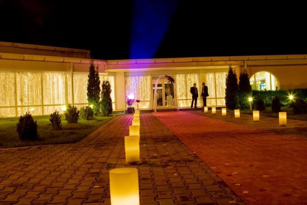 Hotel Star Питешти Экстерьер фото